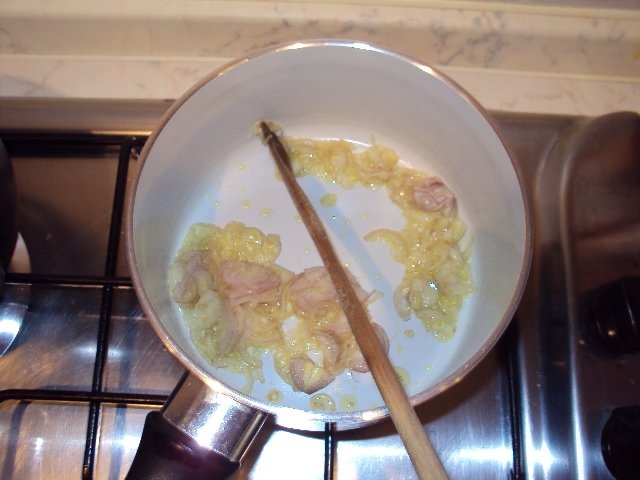 pui cu mazare in sos de lapte