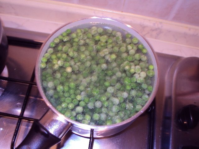 pui cu mazare in sos de lapte