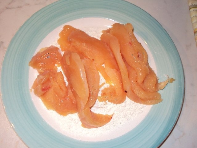 pui cu mazare in sos de lapte