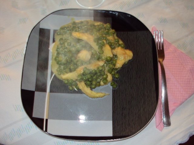 pui cu mazare in sos de lapte