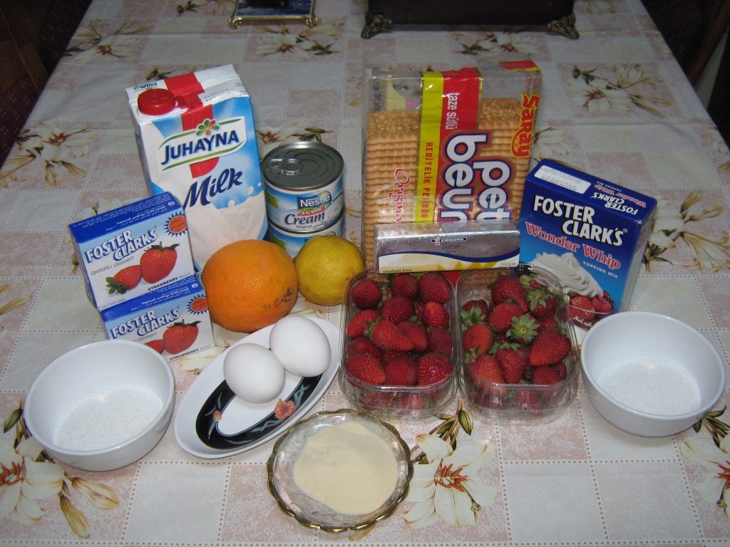 Prajitura cu capsuni in straturi