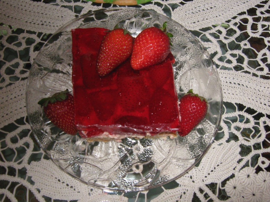 Prajitura cu capsuni in straturi