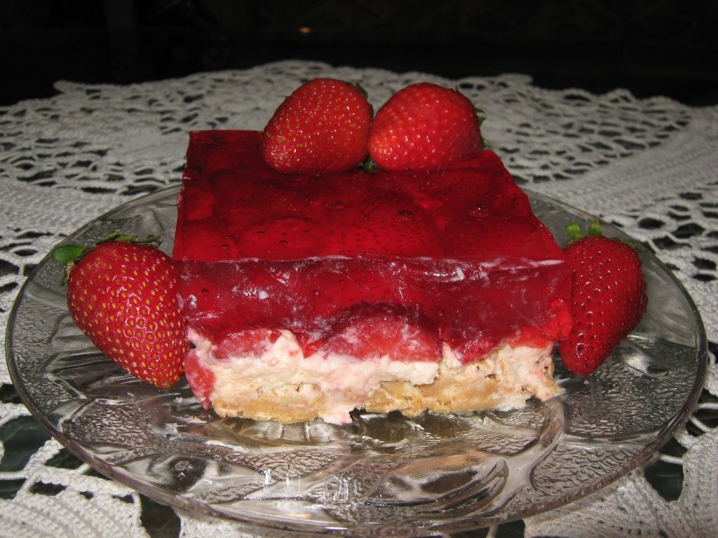 Prajitura cu capsuni in straturi