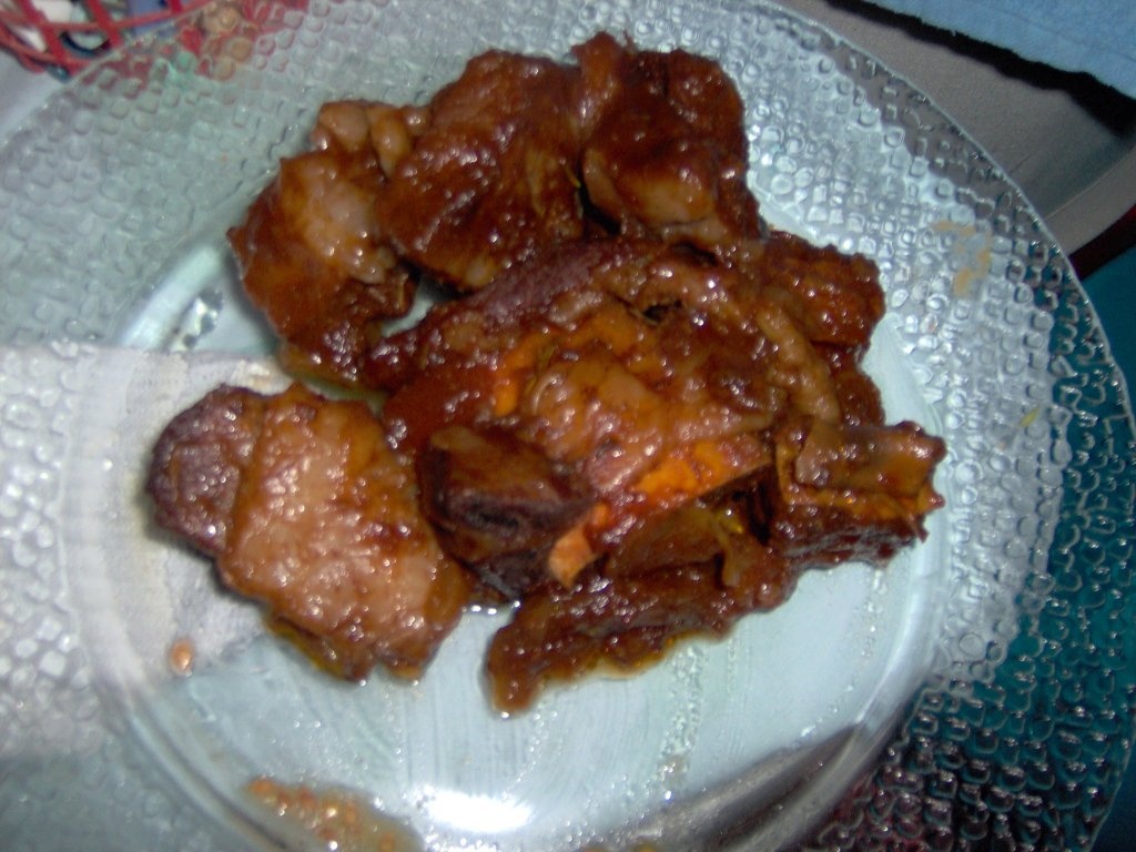 Coasta de carne la cuptor cu sos de barbeque