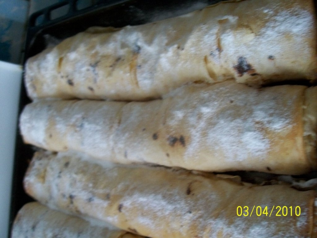 Placinta cu branza si stafide