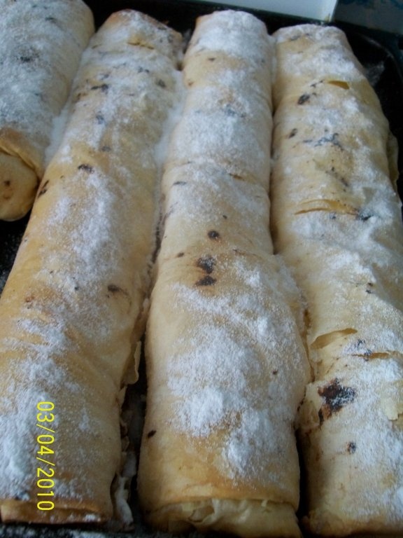 Placinta cu branza si stafide