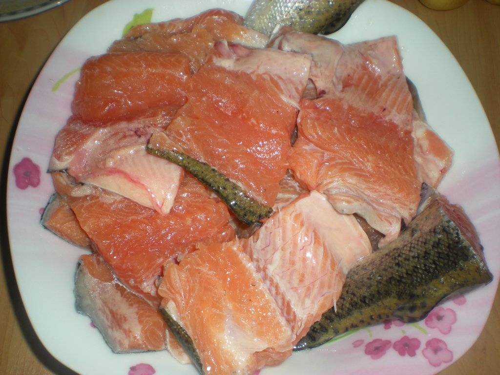 Pastrav somonat cu cartofi noi