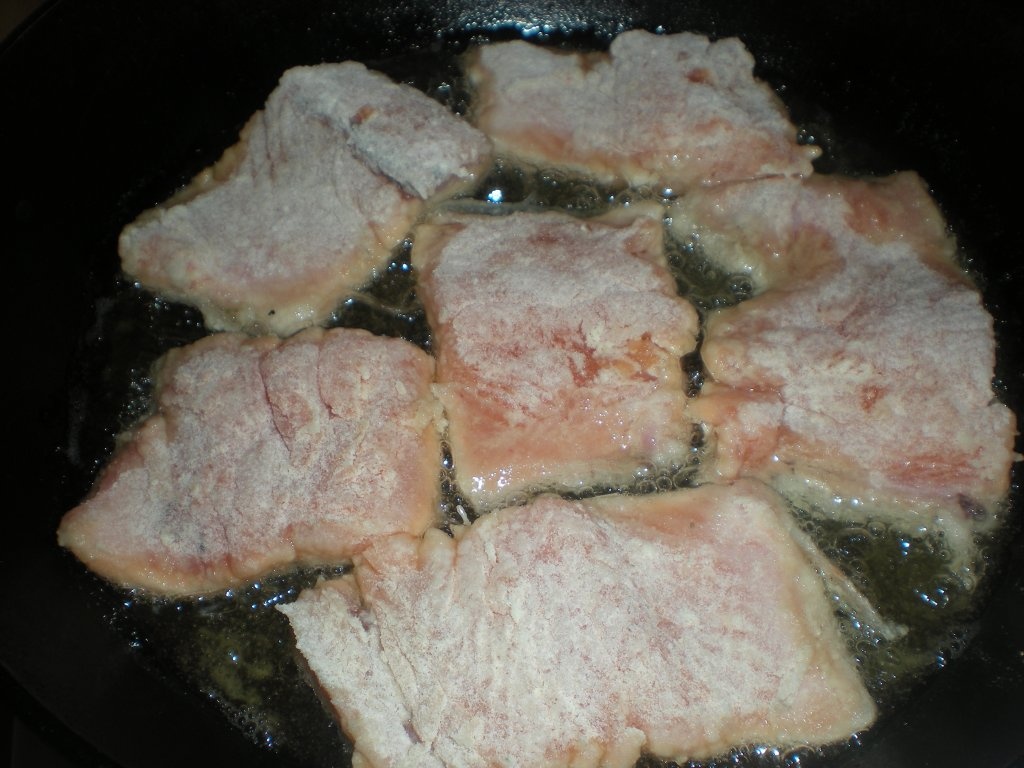 Pastrav somonat cu cartofi noi