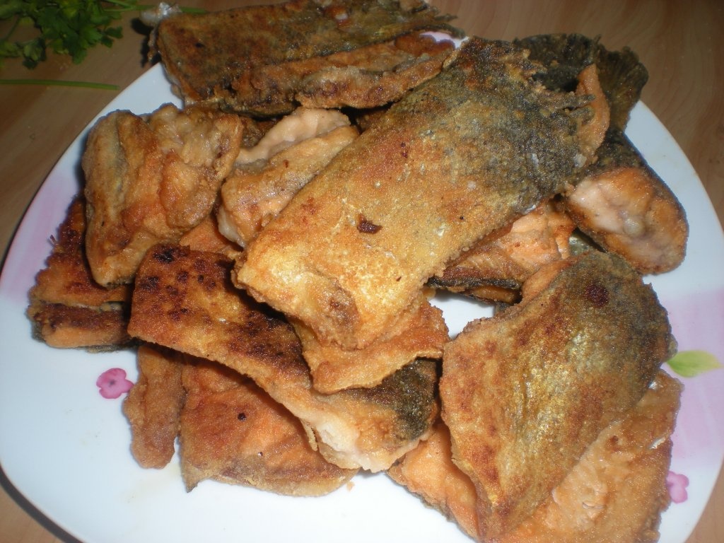 Pastrav somonat cu cartofi noi