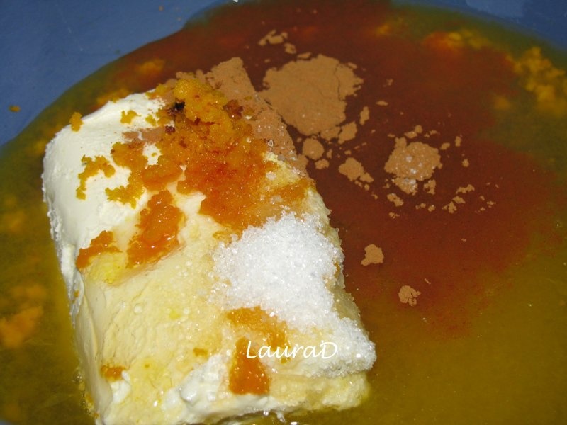 Chec cu miere si migdale crocante