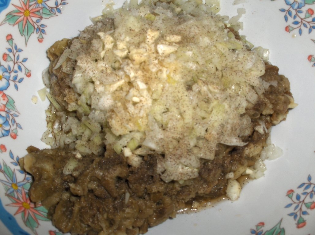 Salata de vinete cu ceapa si maioneza de usturoi