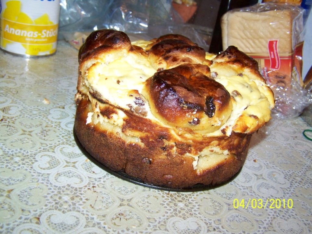 Pasca cu branza dulce si stafide