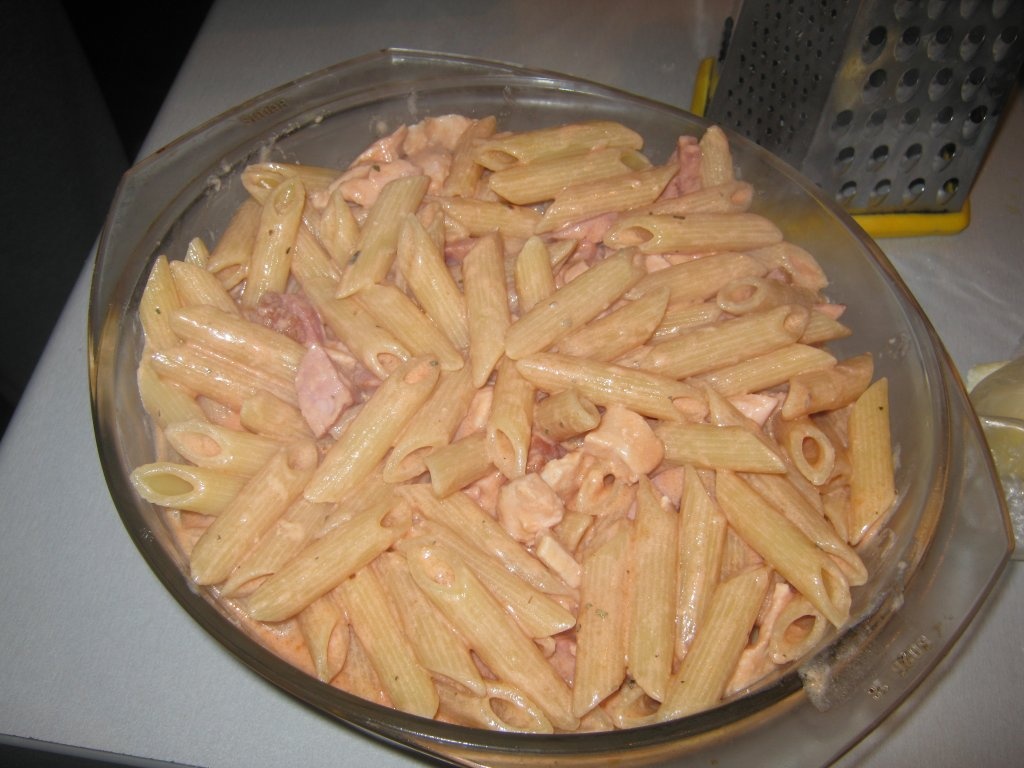 paste cu afumatura si sos roz