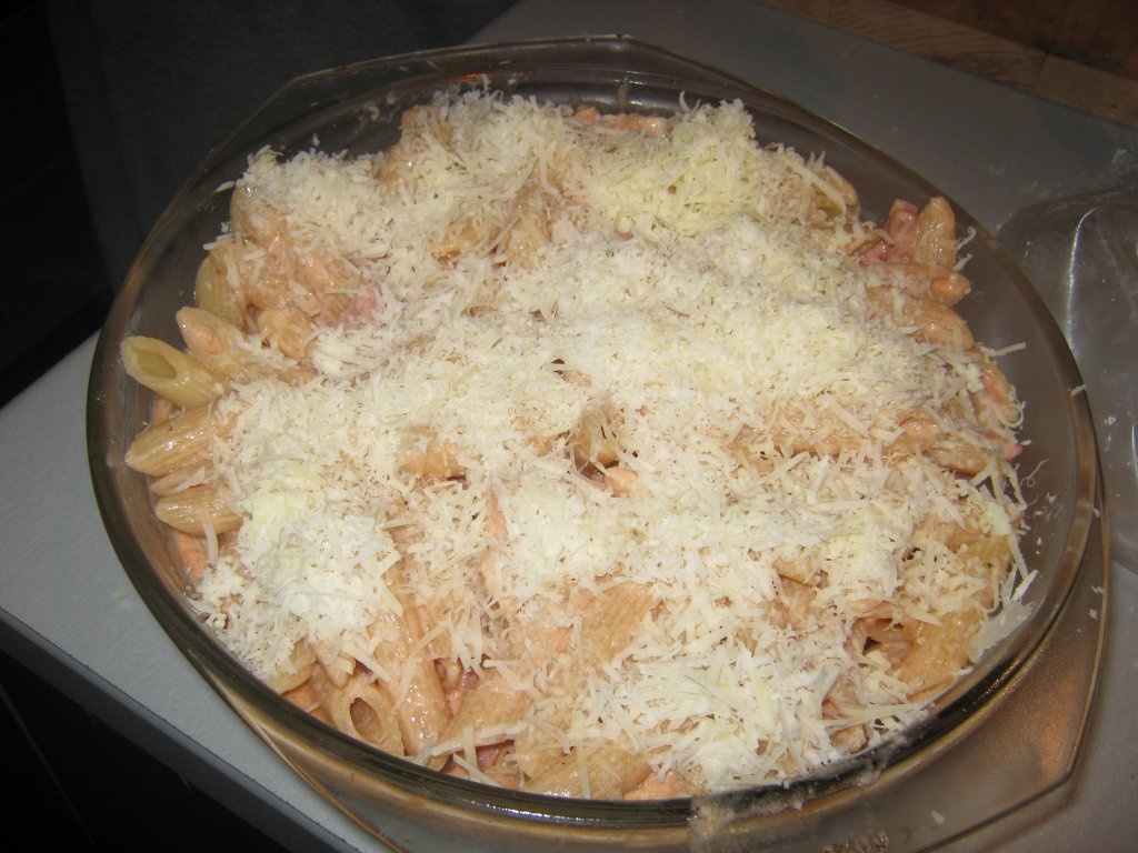 paste cu afumatura si sos roz