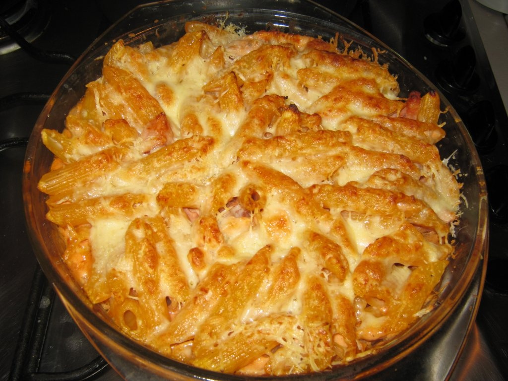 paste cu afumatura si sos roz