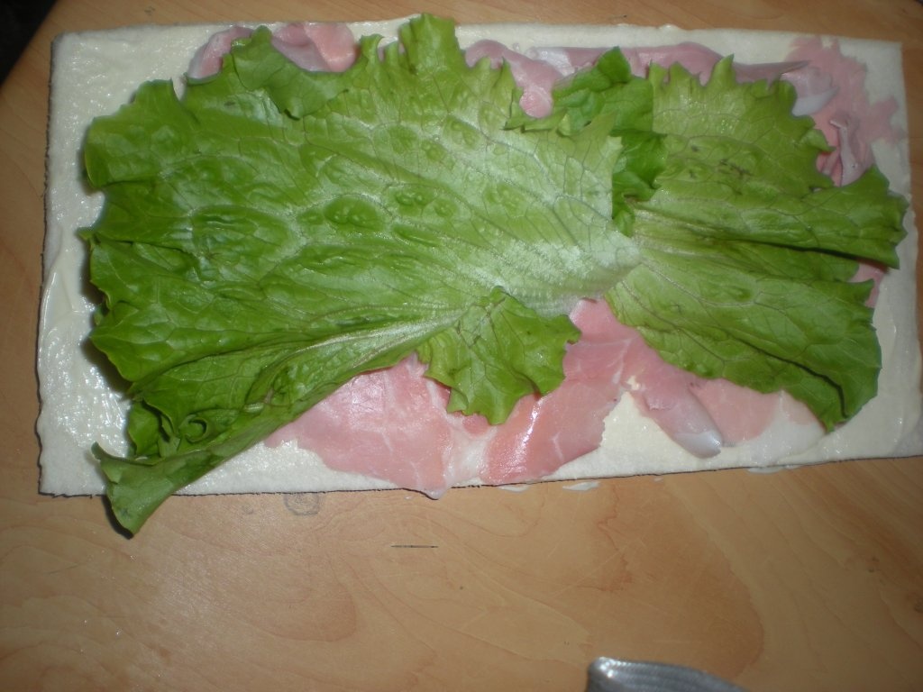 Rulouri cu sunca si salata verde