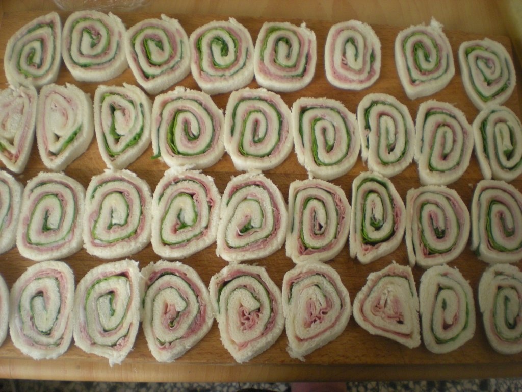 Rulouri cu sunca si salata verde