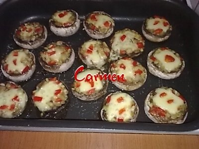 Curcan la tava,cu ciuperci umplute