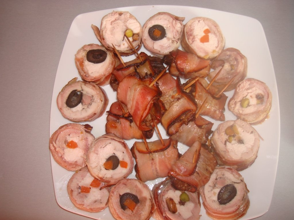 rulada de pui invelita in bacon