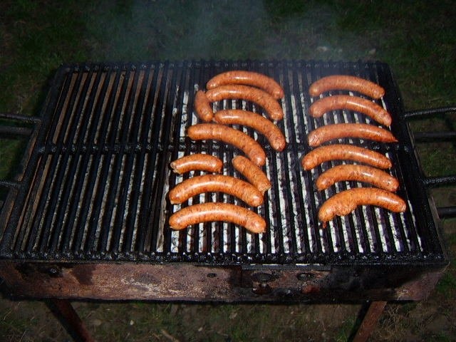 Ceafa de porc cu carnati la gratar