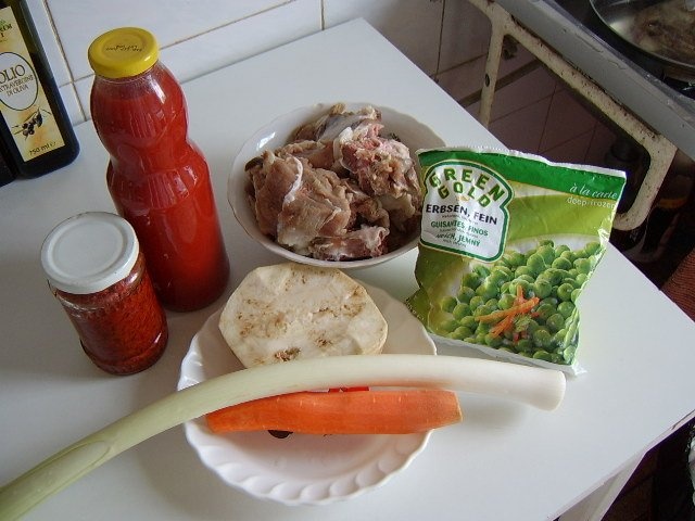 Bors din carne de porc cu oase date la fum