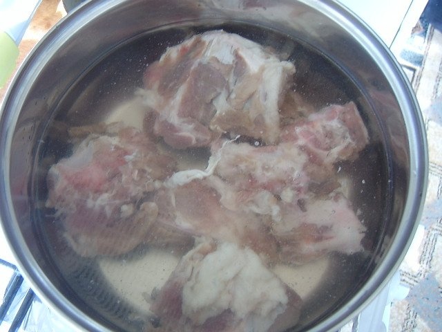 Bors din carne de porc cu oase date la fum