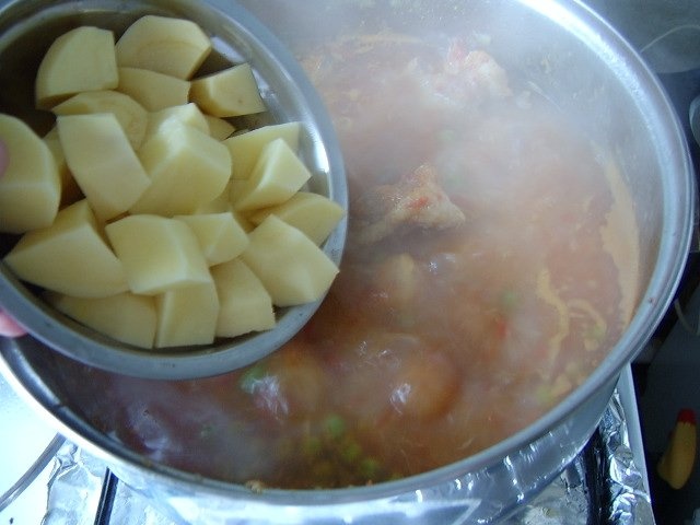 Bors din carne de porc cu oase date la fum