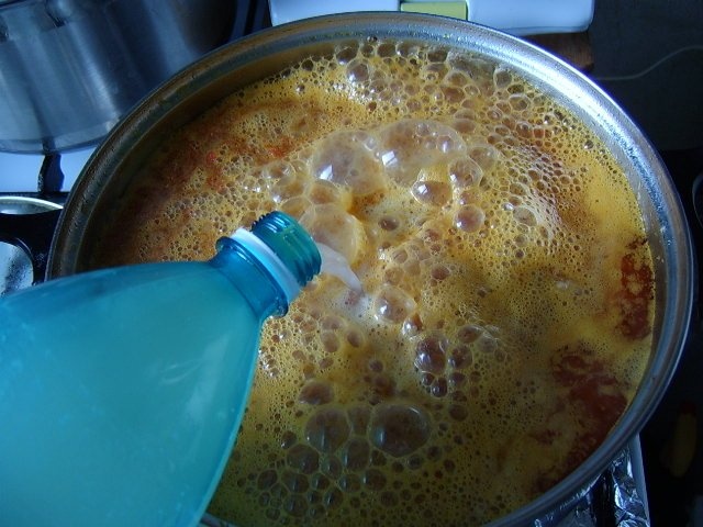 Bors din carne de porc cu oase date la fum