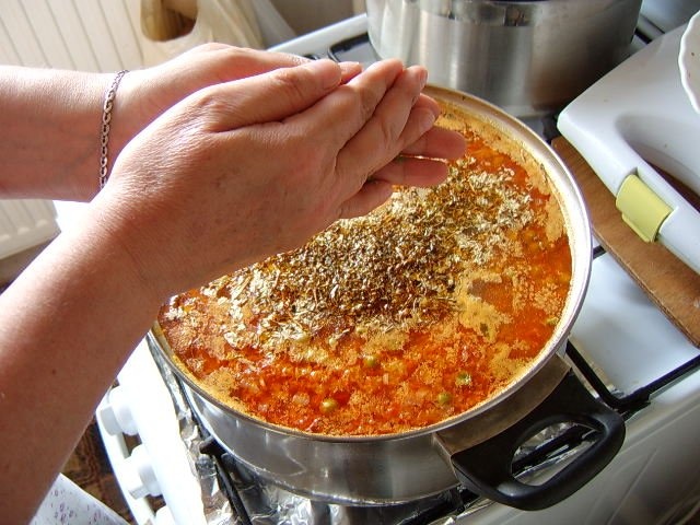 Bors din carne de porc cu oase date la fum