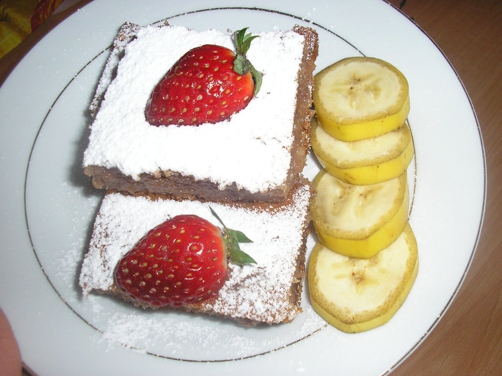 prajitura cu capsuni si banane