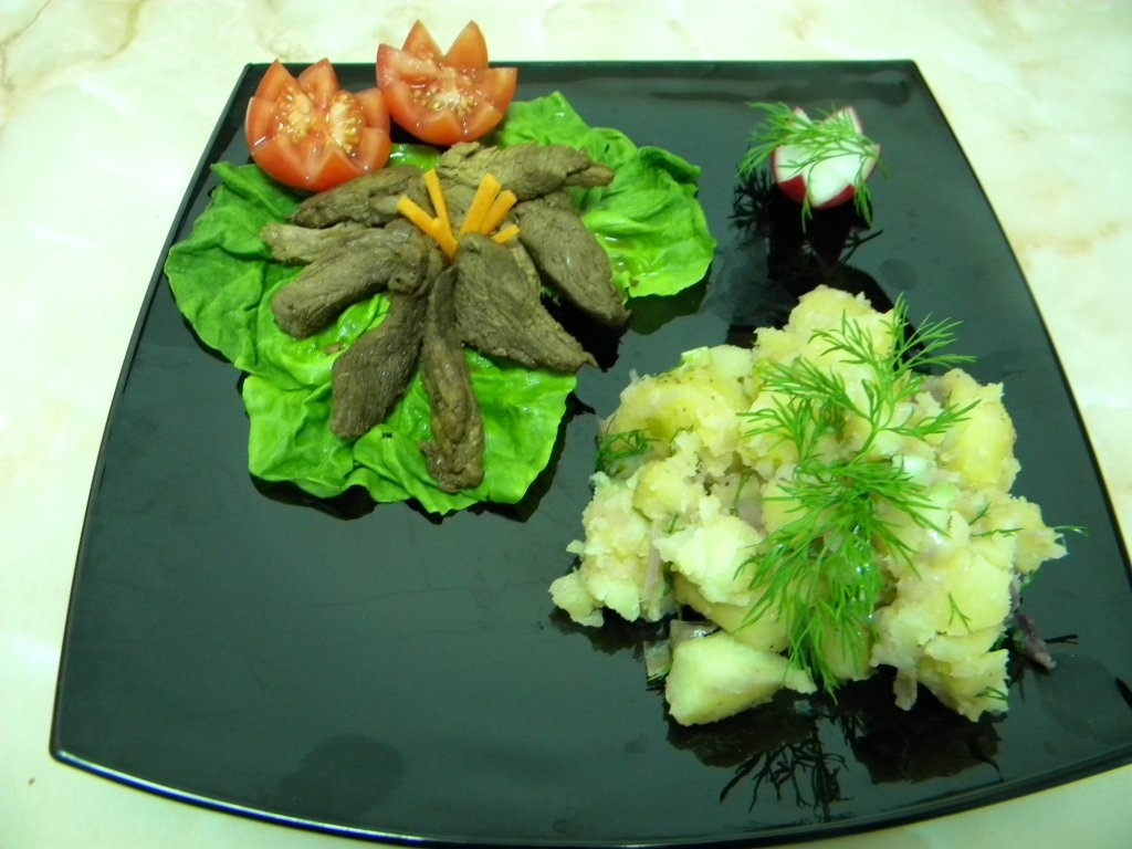 Muschi de vita la tigaie cu cartofi