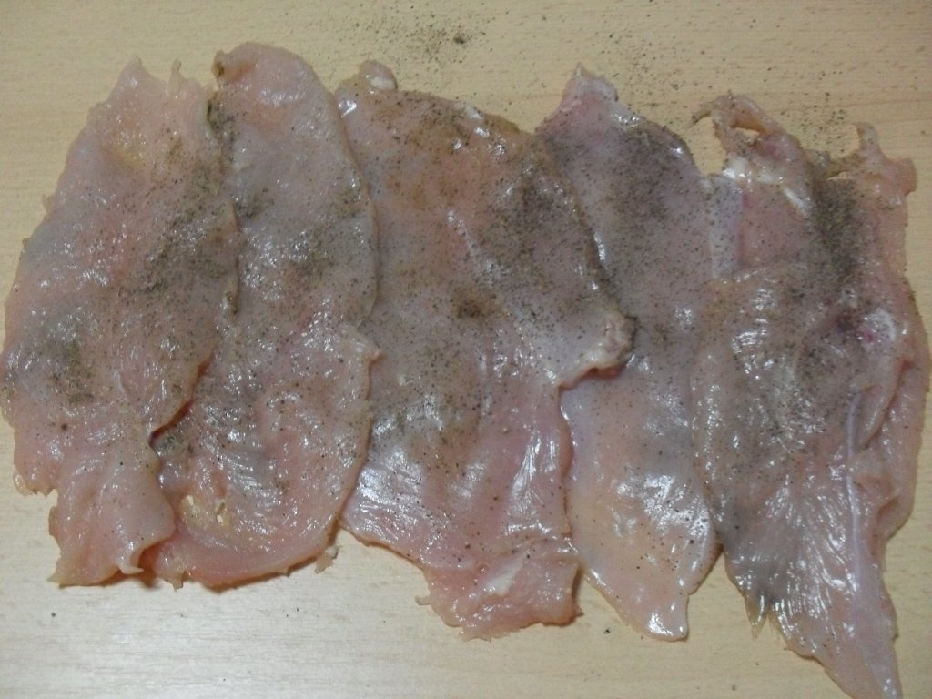 Rulada din piept de pui cu branza telemea