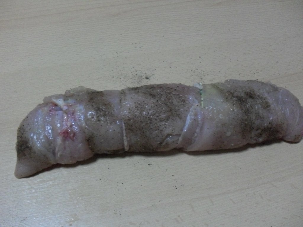 Rulada din piept de pui cu branza telemea