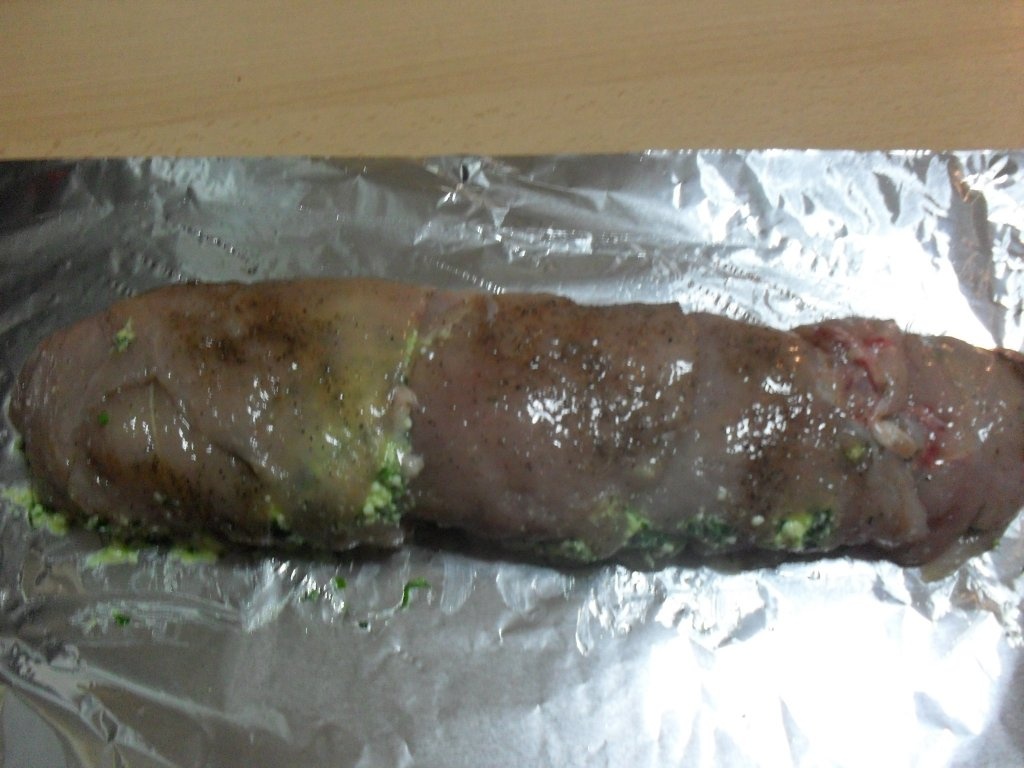 Rulada din piept de pui cu branza telemea