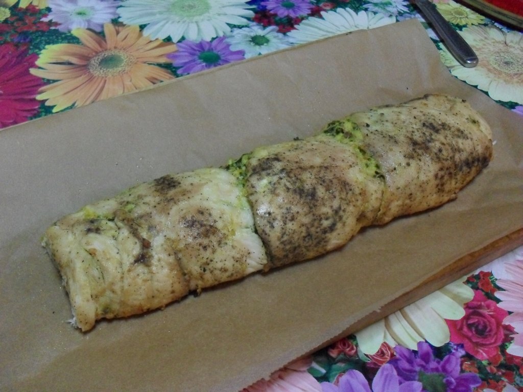 Rulada din piept de pui cu branza telemea