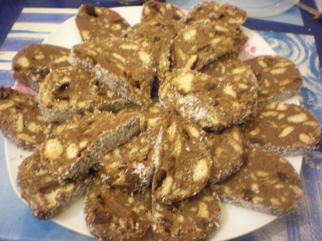 Salam de biscuiţi reţetă cu stafide