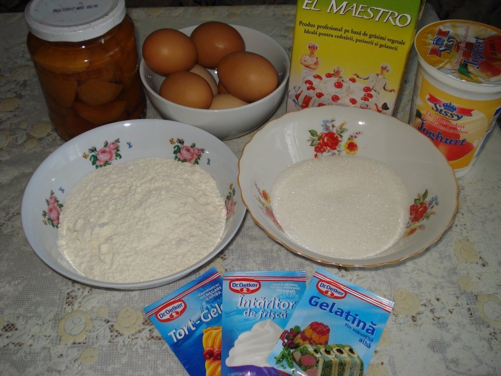 Tort cu iaurt de piersici