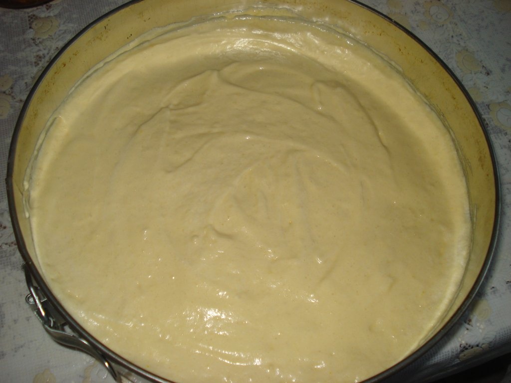 Tort cu iaurt de piersici