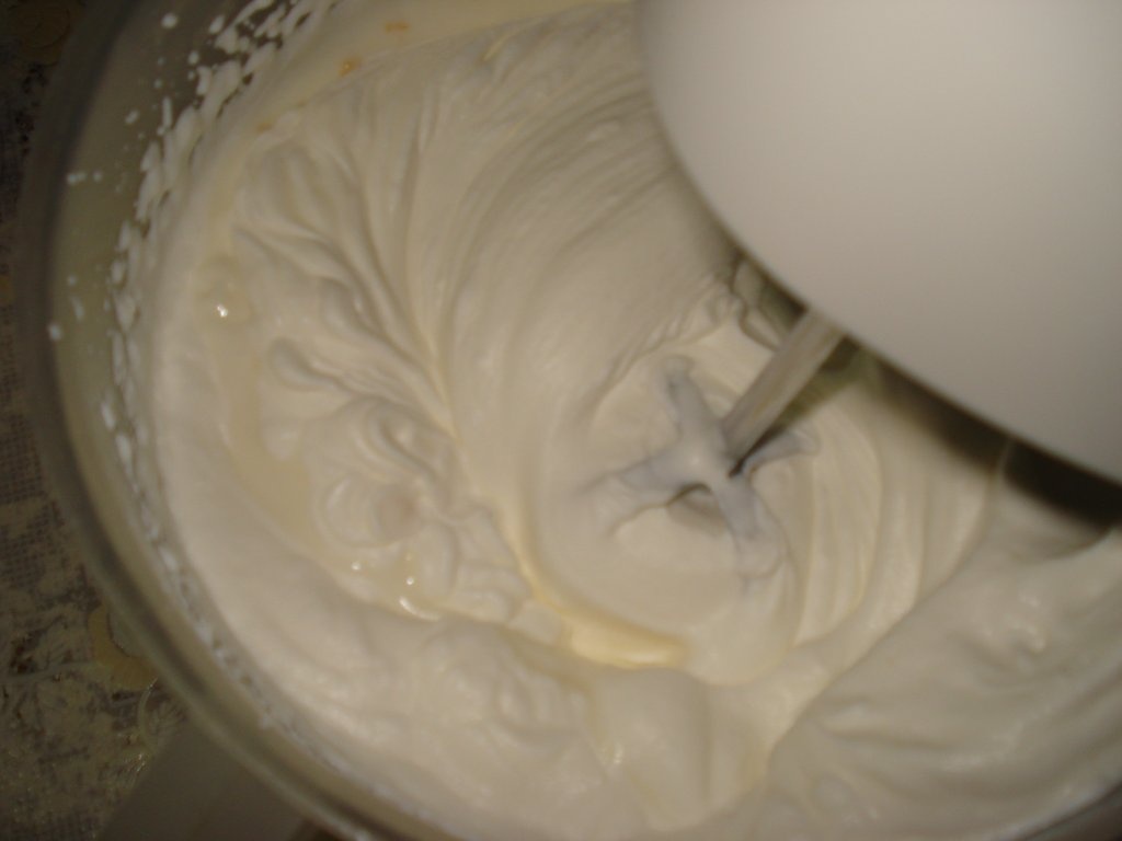 Tort cu iaurt de piersici