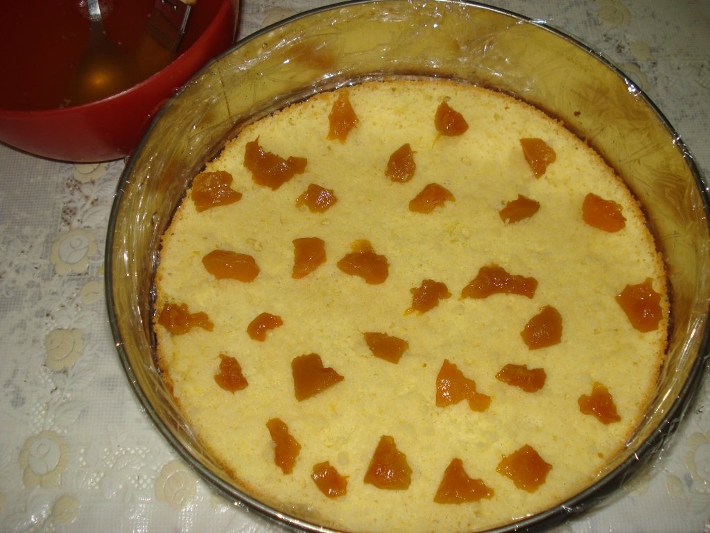 Tort cu iaurt de piersici