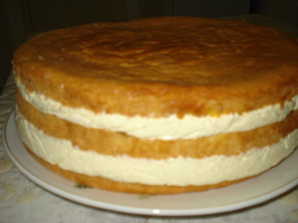 Tort cu iaurt de piersici