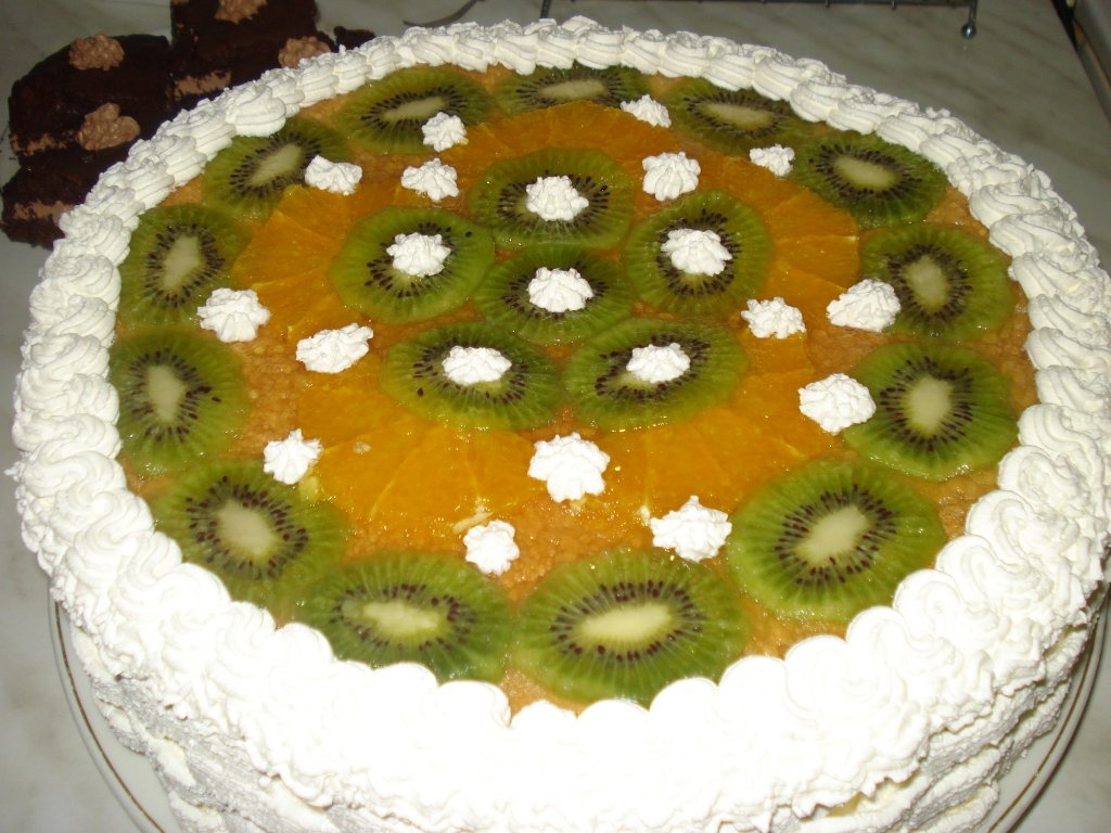 Tort cu iaurt de piersici