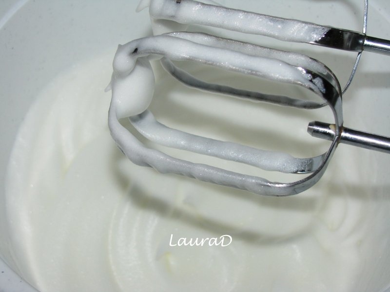 Napolitane cu crema alba de vanilie pufoasa si crocanta