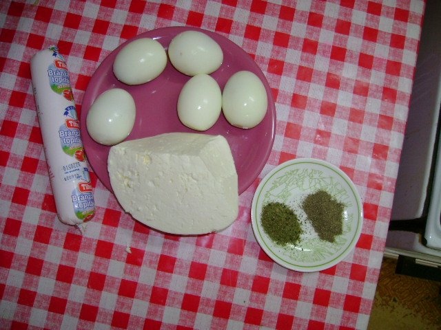 Oua umplute cu branza