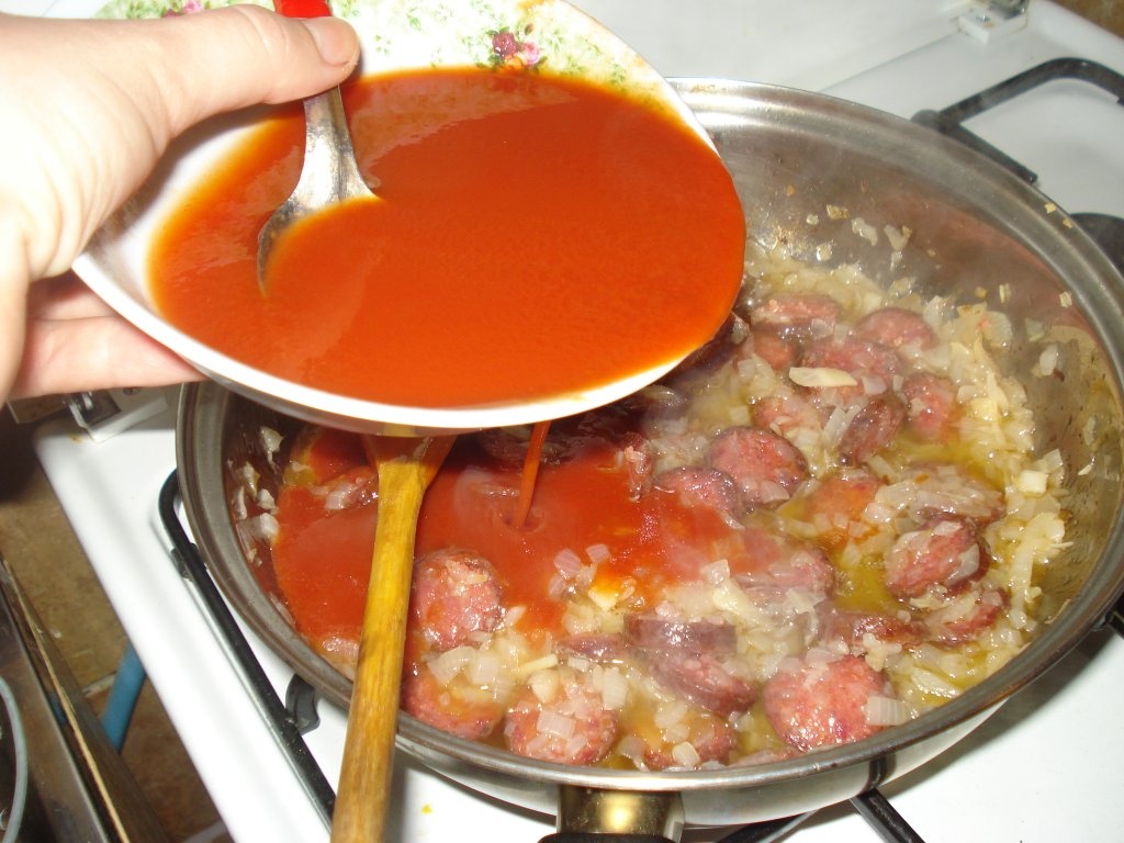 Iahnie de fasole cu carnati