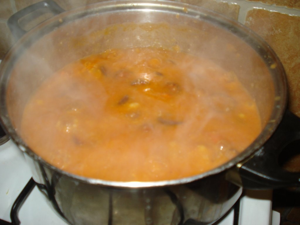 Iahnie de fasole cu carnati