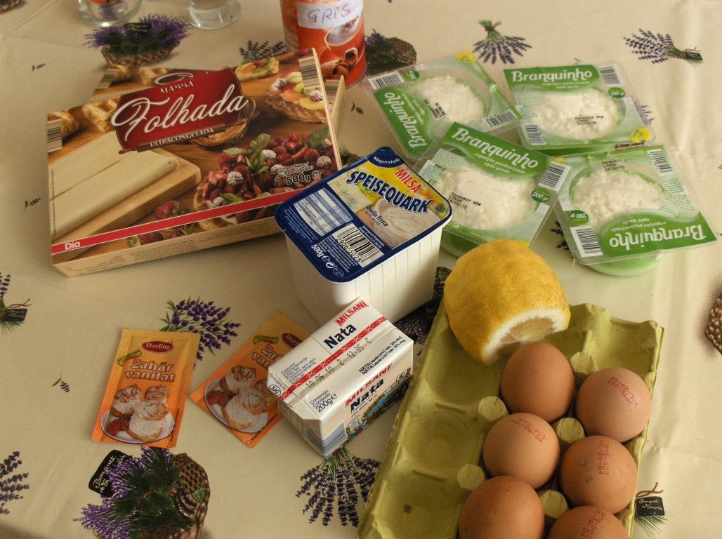 Placinta simpla cu umplutura de urda cremoasa