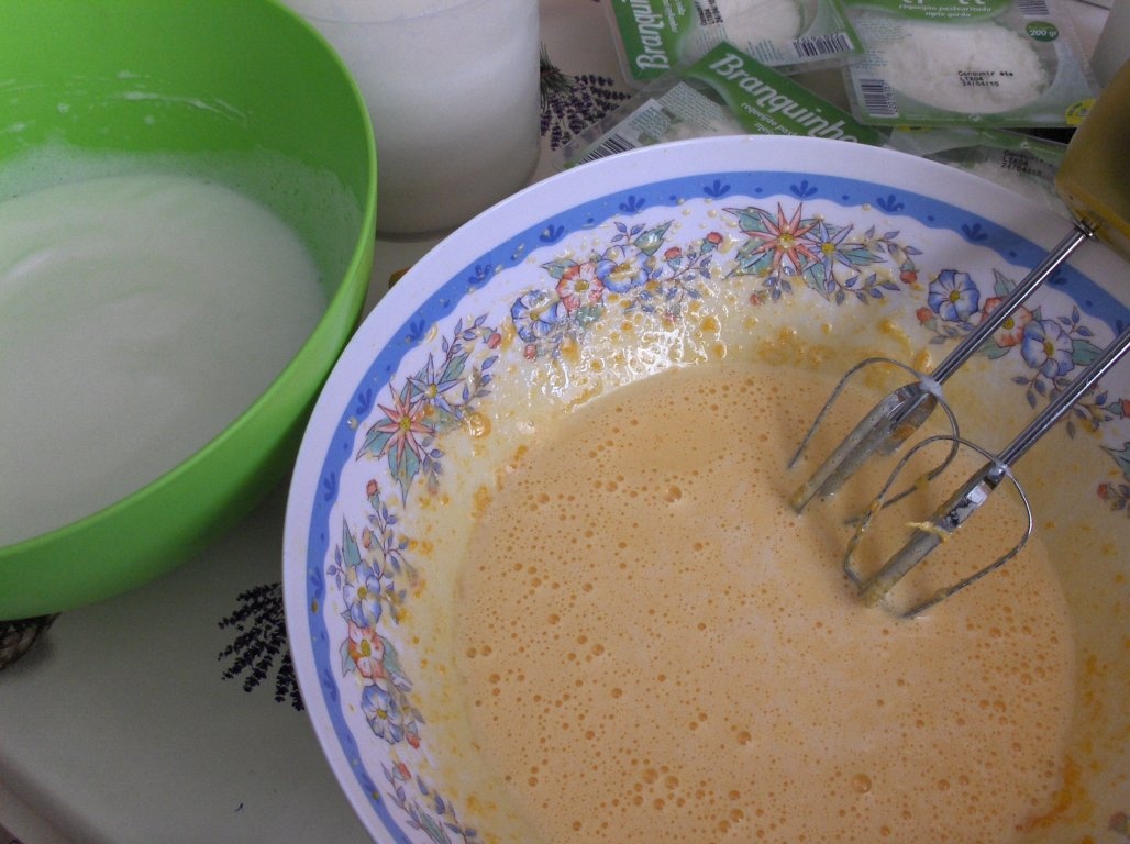 Placinta simpla cu umplutura de urda cremoasa