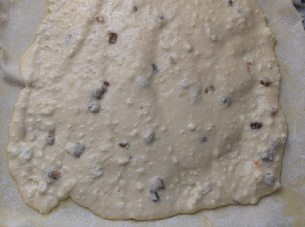 Placinta simpla cu umplutura de urda cremoasa