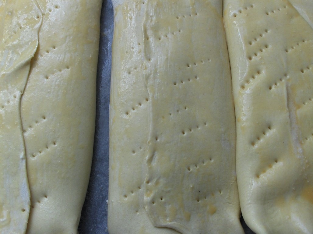 Placinta simpla cu umplutura de urda cremoasa